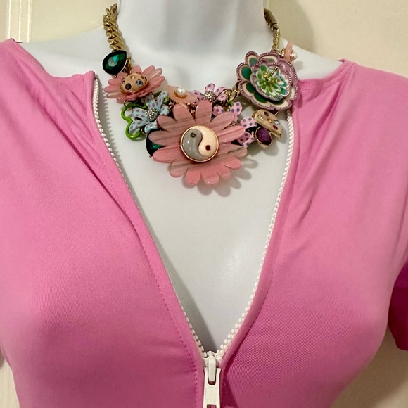 NWOT! Betsey Johnson | Flower Drama Bib Necklace - Picture 3 of 12